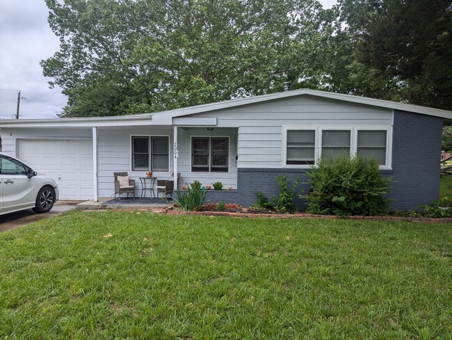 property at 2004 S Stilwell St