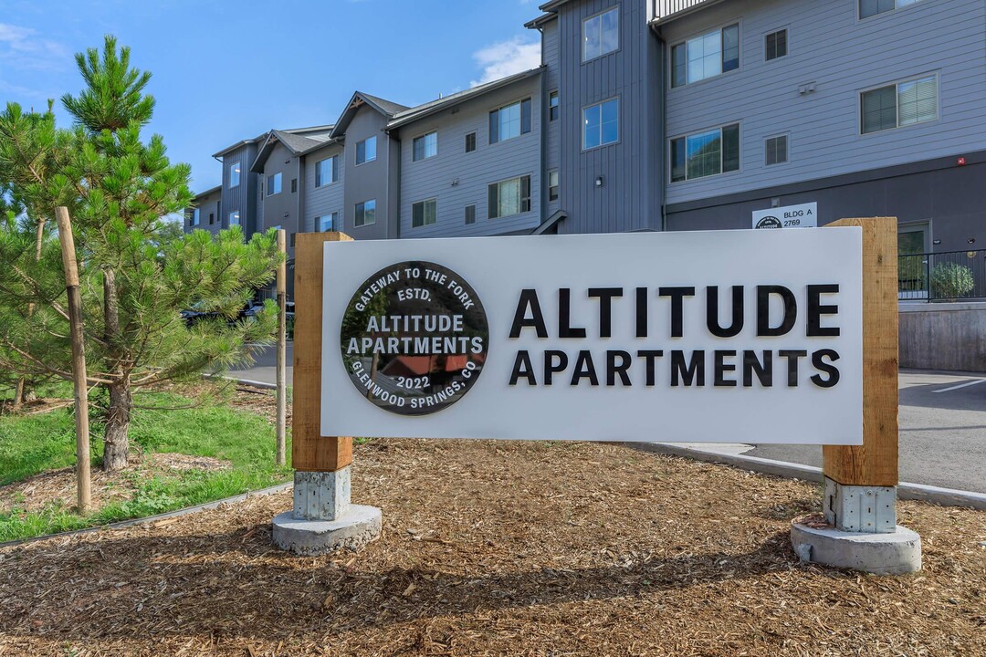 Altitude Apartments in Glenwood Springs, CO - Building Photo