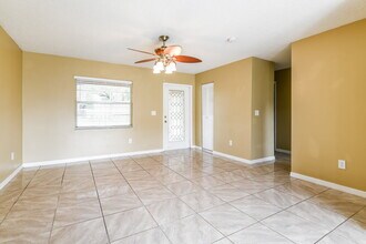 13823 Pathfinder Dr in Tampa, FL - Building Photo - Building Photo