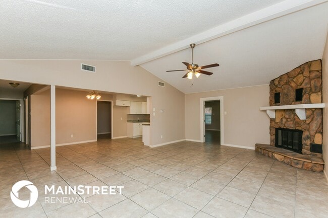 1905 Christopher Dr in Fort Worth, TX - Foto de edificio - Building Photo