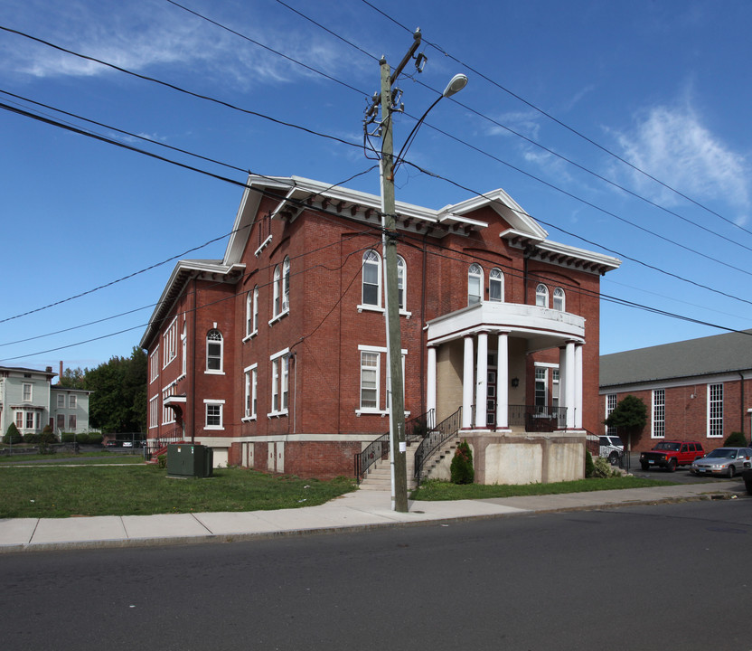 111 Franklin Sq in New Britain, CT - Building Photo