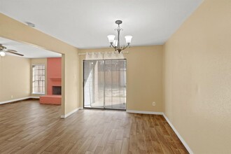 8410 Bending Pecan Ct in Houston, TX - Building Photo - Building Photo