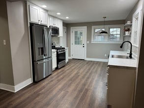 515 E 9th St in Jeffersonville, IN - Foto de edificio - Building Photo