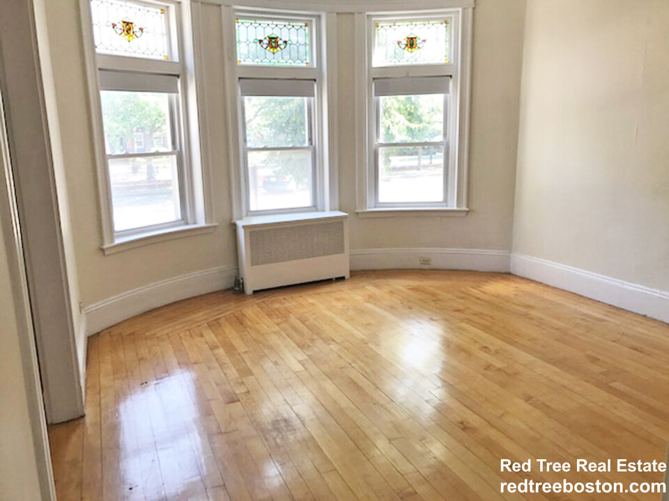 1824 Beacon St, Unit 1 in Brookline, MA - Foto de edificio