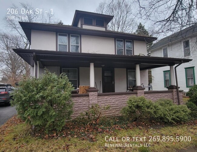206 Oak St-Unit -1 in Dowagiac, MI - Building Photo - Building Photo