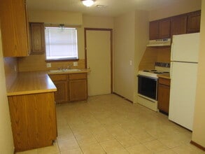 802 Swan Lake Rd in Edmond, OK - Building Photo - Building Photo