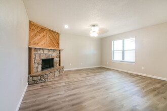 933 Lemontree Dr in Arlington, TX - Building Photo - Building Photo