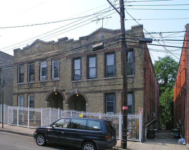 638 E 223rd St in Bronx, NY - Building Photo - Building Photo