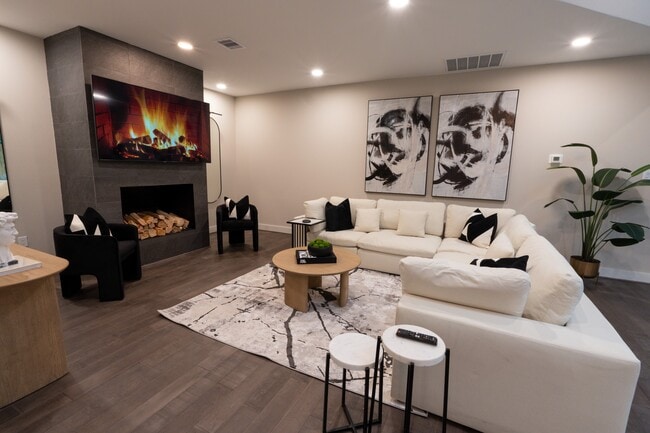 10023 Piping Rock Ln