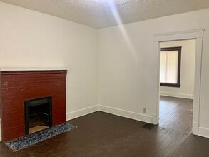 201 Broad Ave NW in Canton, OH - Foto de edificio - Building Photo