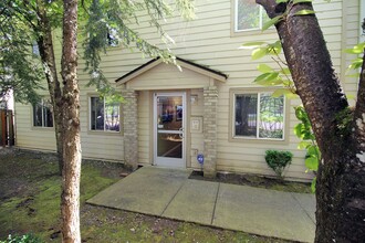 12018 SE Bush St in Portland, OR - Building Photo - Building Photo