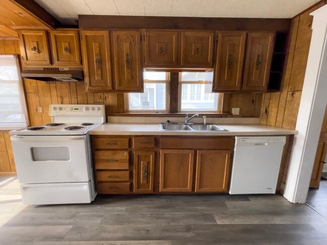 property at 2003 W Jackson St