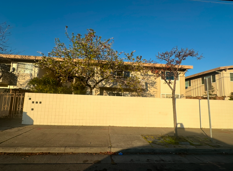 2051 Otis Dr, Unit 2051 Otis Drive Apt H in Alameda, CA - Building Photo