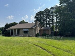 633 S Greensboro St in Liberty, NC - Building Photo - Building Photo