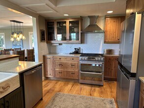 20470 Santa Cruz Hwy in Los Gatos, CA - Building Photo - Building Photo