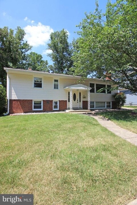 102 Yeonas Dr SE in Vienna, VA - Foto de edificio