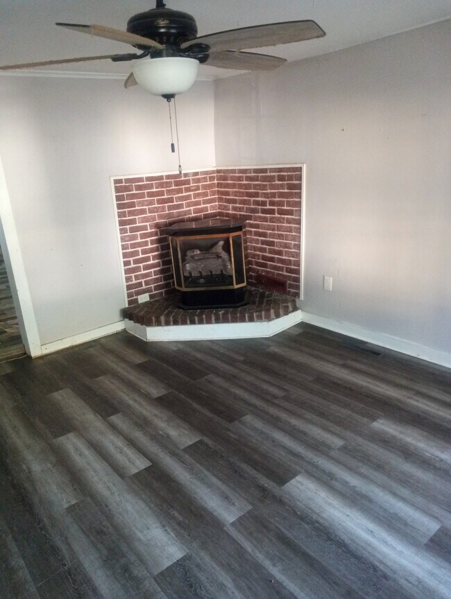 411 N Cochran St in West Frankfort, IL - Building Photo - Building Photo