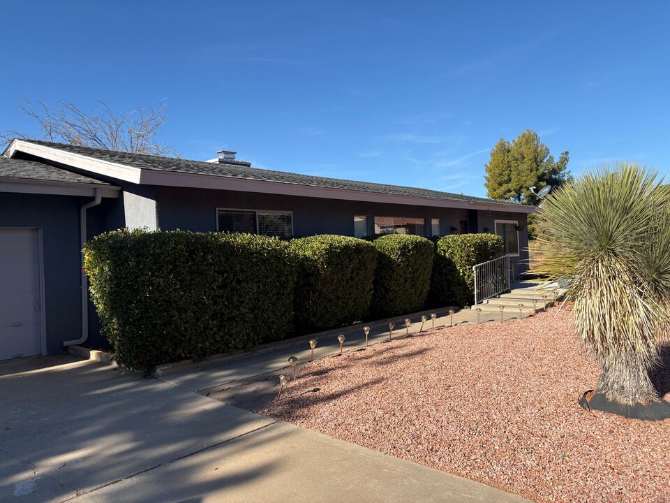 195 Gunsight Hills Dr in Sedona, AZ - Building Photo