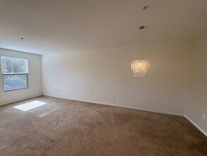 128 N Oak Knoll Ave, Unit 303 in Pasadena, CA - Building Photo - Building Photo