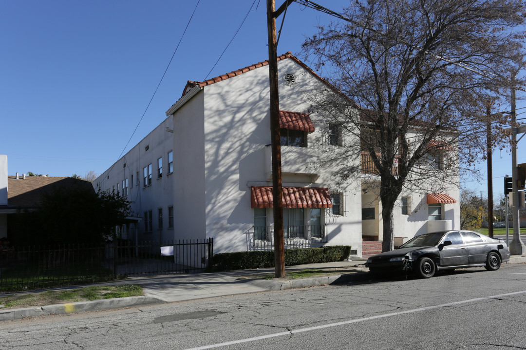 901 N Arrowhead Ave in San Bernardino, CA - Foto de edificio