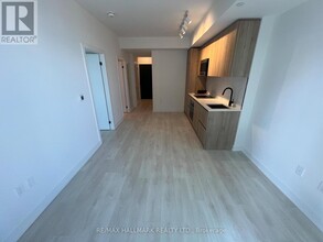 117-2117 Broadway Ave in Toronto, ON - Building Photo - Building Photo