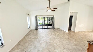 7805 Pine Trace Dr in Sarasota, FL - Building Photo - Building Photo