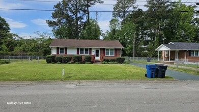 108 Armstrong Dr in Jacksonville, NC - Building Photo - Building Photo
