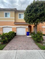 5067 SE Mariner Garden Cir in Stuart, FL - Building Photo