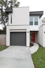 1204 Cometa St in Austin, TX - Foto de edificio - Building Photo