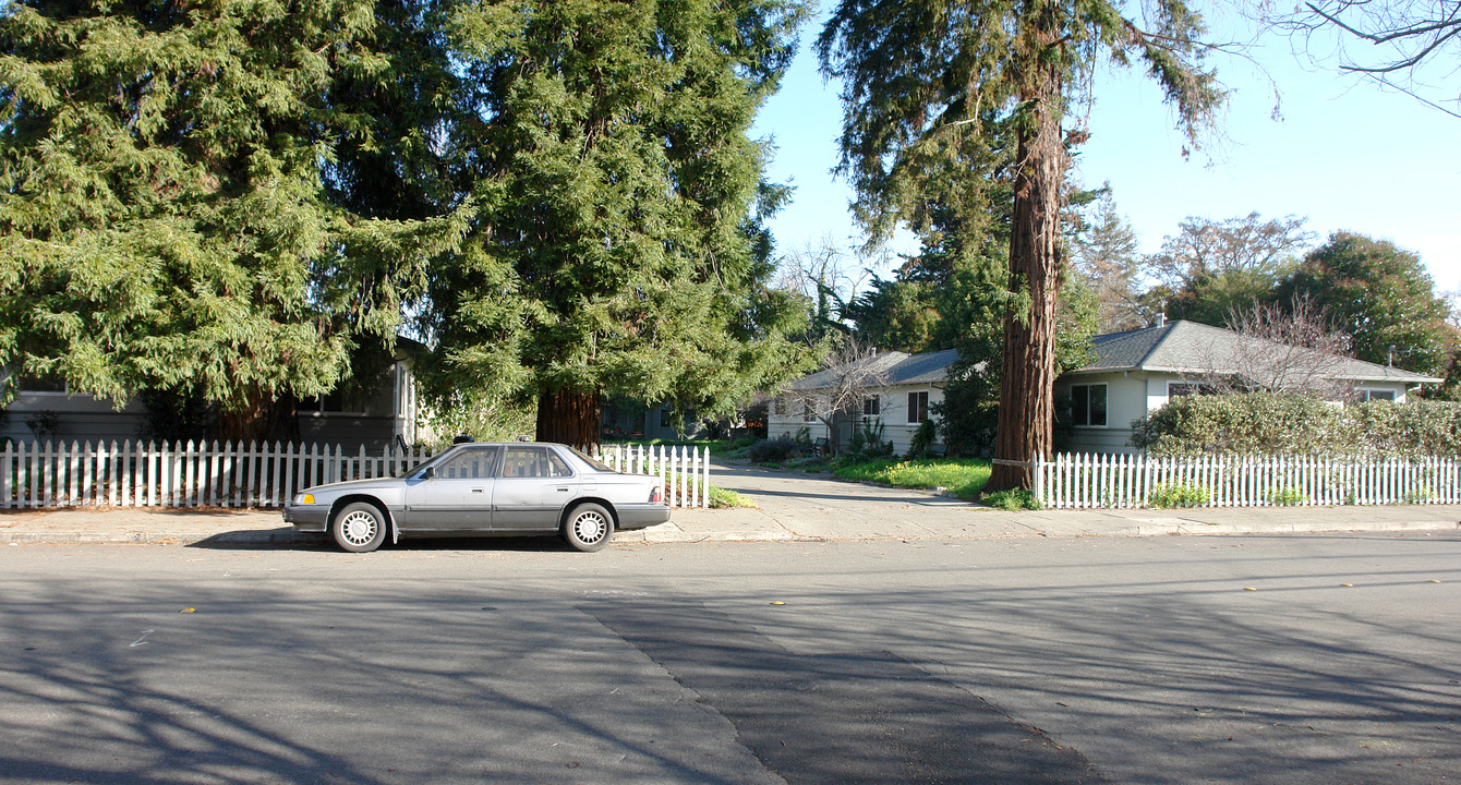 861-873 McConnell in Santa Rosa, CA - Building Photo