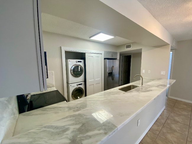 3930 S Roosevelt Blvd, Unit N204 in Key West, FL - Foto de edificio - Building Photo