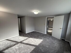 102 Margaret Keahon Dr in Pearl River, NY - Building Photo - Building Photo