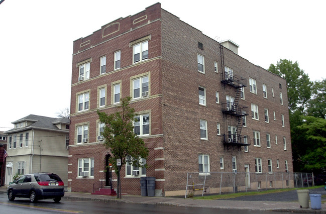 140 Franklin Ave in Nutley, NJ - Foto de edificio - Building Photo