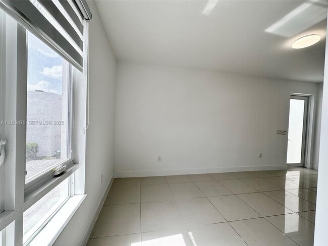 6414 NW 104th Ct in Medley, FL - Building Photo - Building Photo