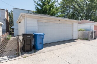 4906 N Marmora Ave, Unit 2 in Chicago, IL - Foto de edificio - Building Photo