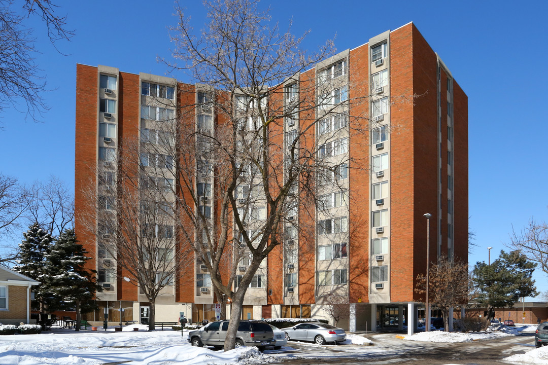 Franklin Tower in Franklin Park, IL - Building Photo