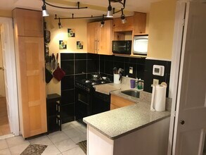 2 Emmons Pl, Unit 2A in Cambridge, MA - Building Photo - Building Photo