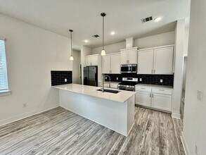 1006 Vargas Rd in Austin, TX - Building Photo - Building Photo