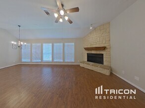 3804 Cross Country Trail in Arlington, TX - Foto de edificio - Building Photo