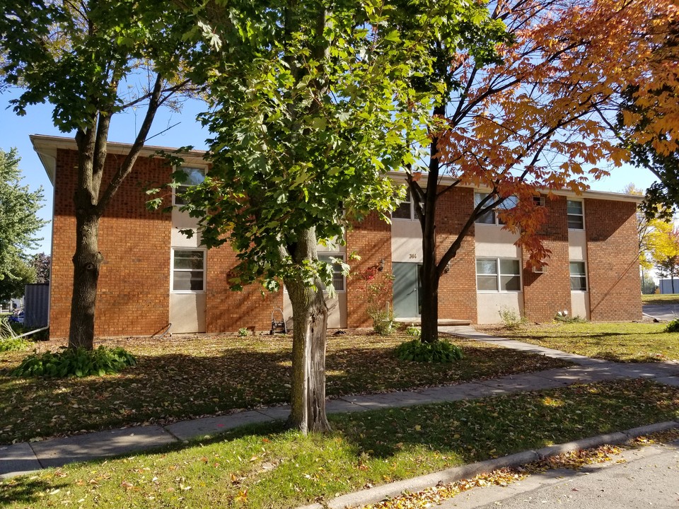 Cherry Lane Apartments in Little Chute, WI - Building Photo