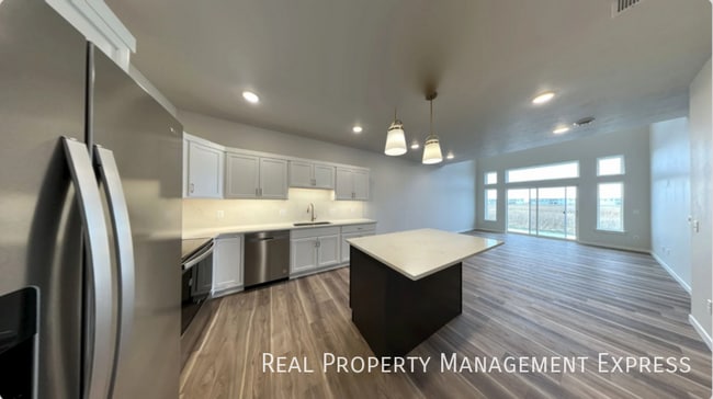 3 Bedroom 2.5 Bathroom Townhome in Sioux Falls, SD - Foto de edificio - Building Photo