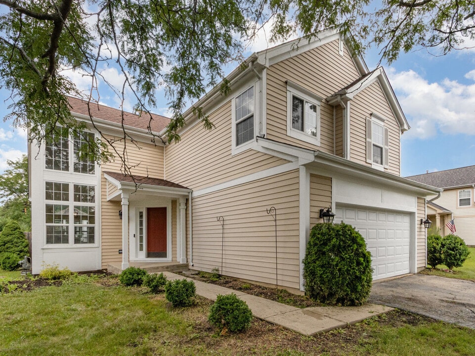 11 Lindsey Ct E in Bolingbrook, IL - Foto de edificio