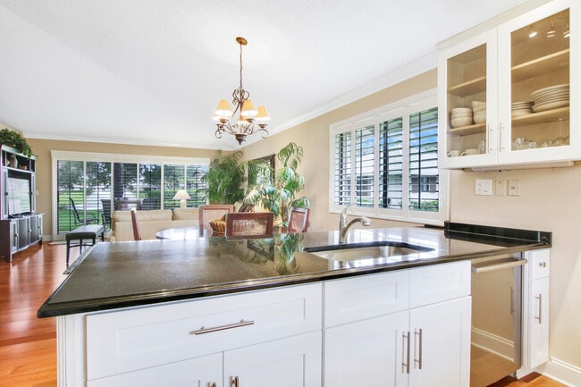 915 Club Dr in Palm Beach Gardens, FL - Building Photo - Building Photo