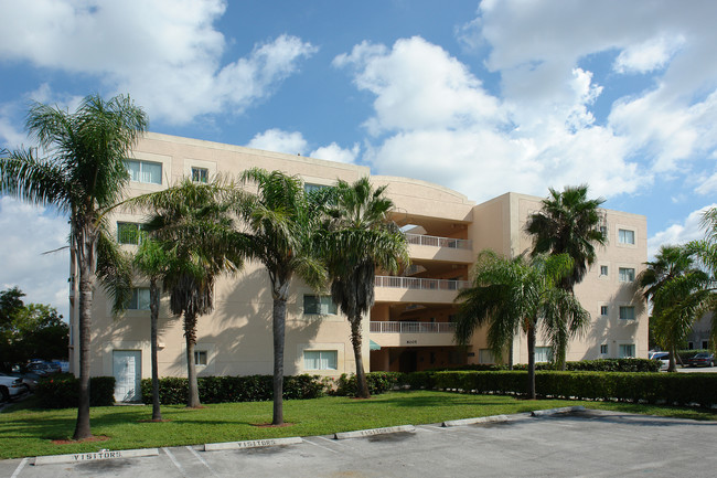 Vizcaya Villas Apartments in Miami, FL - Building Photo - Building Photo