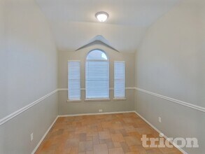 1801 Pecan View Dr in Garland, TX - Foto de edificio - Building Photo