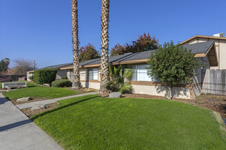 Grand Plaza Apartments in Porterville, CA - Building Photo - Building Photo