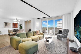 9111 E Bay Harbor Dr in Bay Harbor Islands, FL - Building Photo - Building Photo
