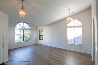 4386 Songbird Way in Redding, CA - Building Photo - Building Photo