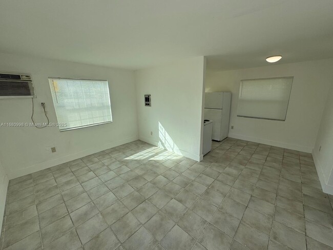 201 NW 77th St in Miami, FL - Building Photo - Building Photo