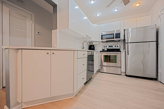 2161 NE 68th St, Unit Imperial Point Colonnades in Fort Lauderdale, FL - Foto de edificio - Building Photo